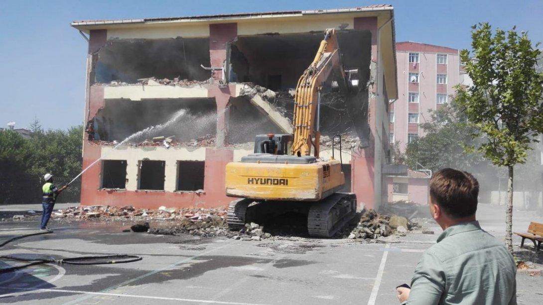 İlçemiz,Arman Polat Ortaokulu İSMEP Kapsamında yıkılıp yeniden yapılacak.