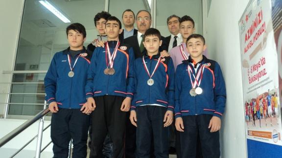 Türkiye Okullar arası 13-14 Yaş Grubu Güreş Şampiyonasında Dobruca Ortaokulu öğrencileri derece yaptı.