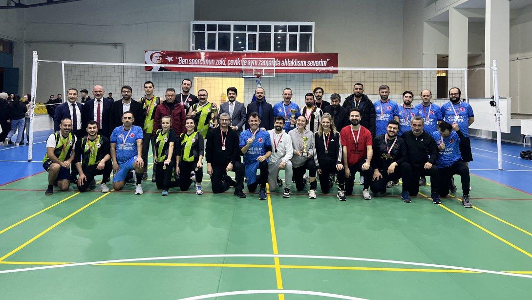 Öğretmenler Günü Etkinlikleri Münasebetiyle Düzenlediğimiz Öğretmenler Arası Voleybol Turnuvamız da İlçe Şampiyonumuz Süleyman Şah Anadolu Lisesi Oldu