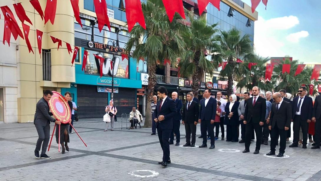 İlçe Milli Eğitim Müdürümüz Fatih Mustafa Topsakal, İlköğretim Haftası Kutlama Programı Kapsamında Atatürk Anıtı'na Çelenk Sundu.